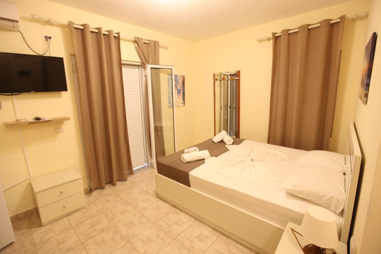 Hotel Prishtina Саранда Екстер'єр фото