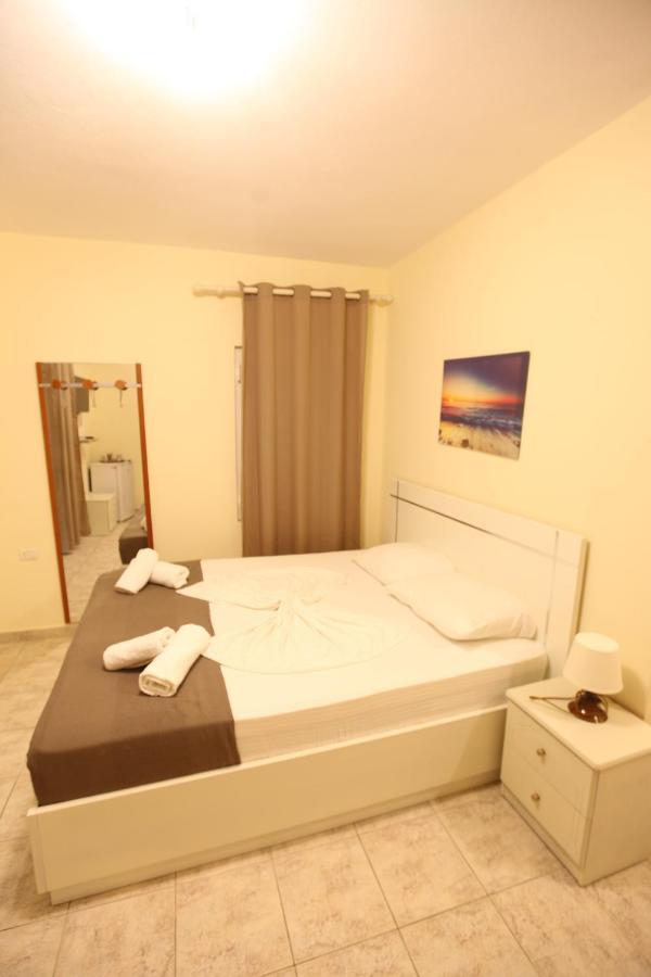 Hotel Prishtina Саранда Екстер'єр фото