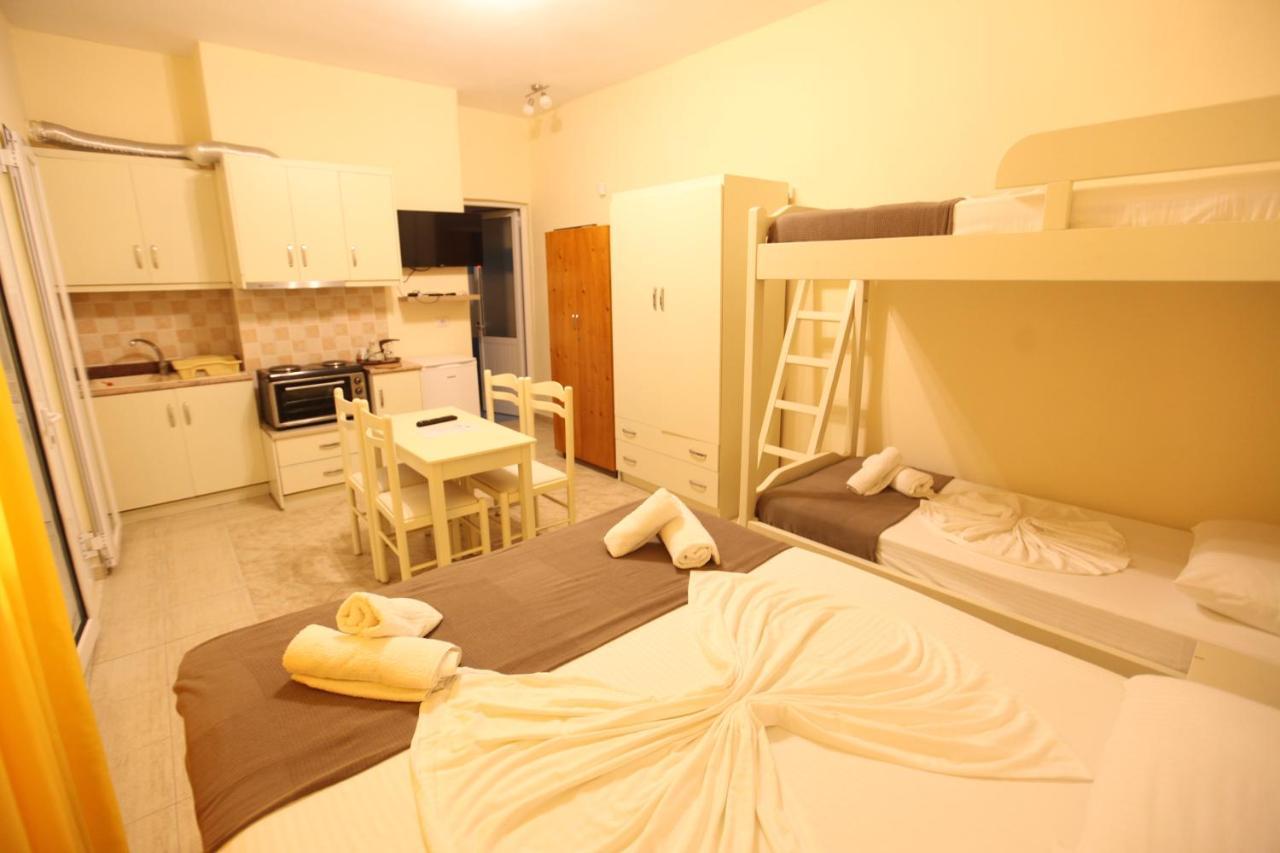 Hotel Prishtina Саранда Екстер'єр фото