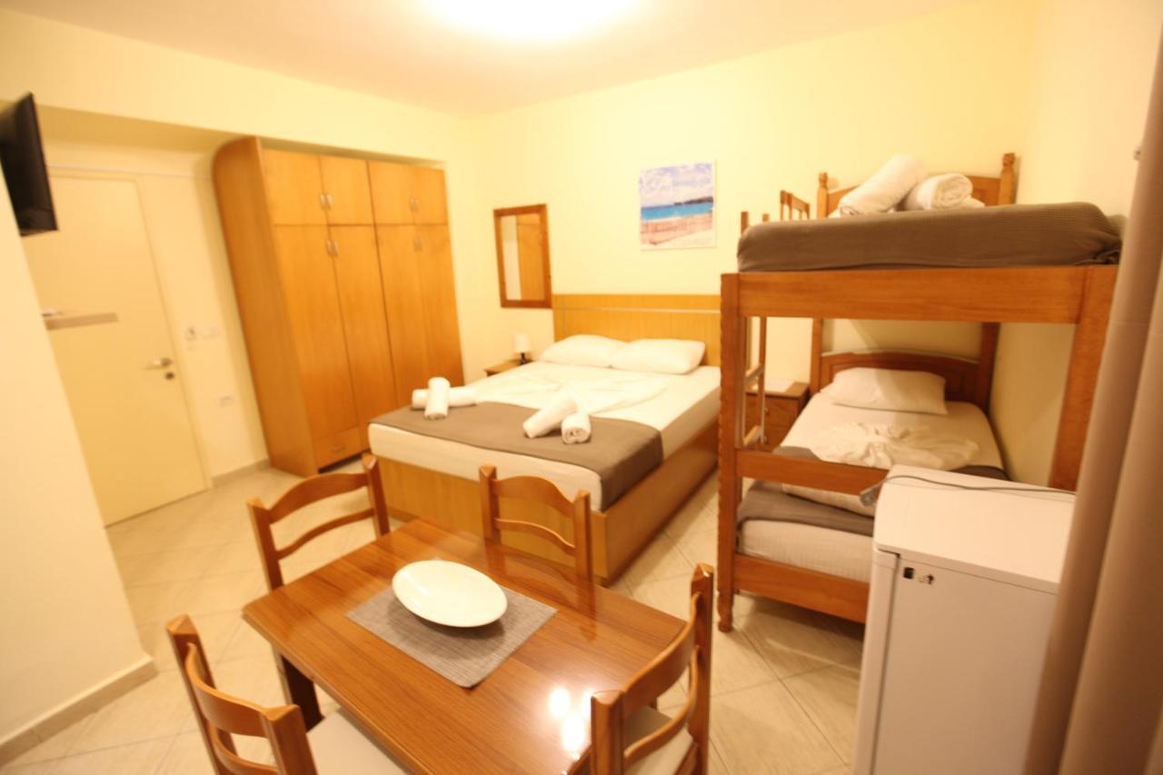 Hotel Prishtina Саранда Екстер'єр фото