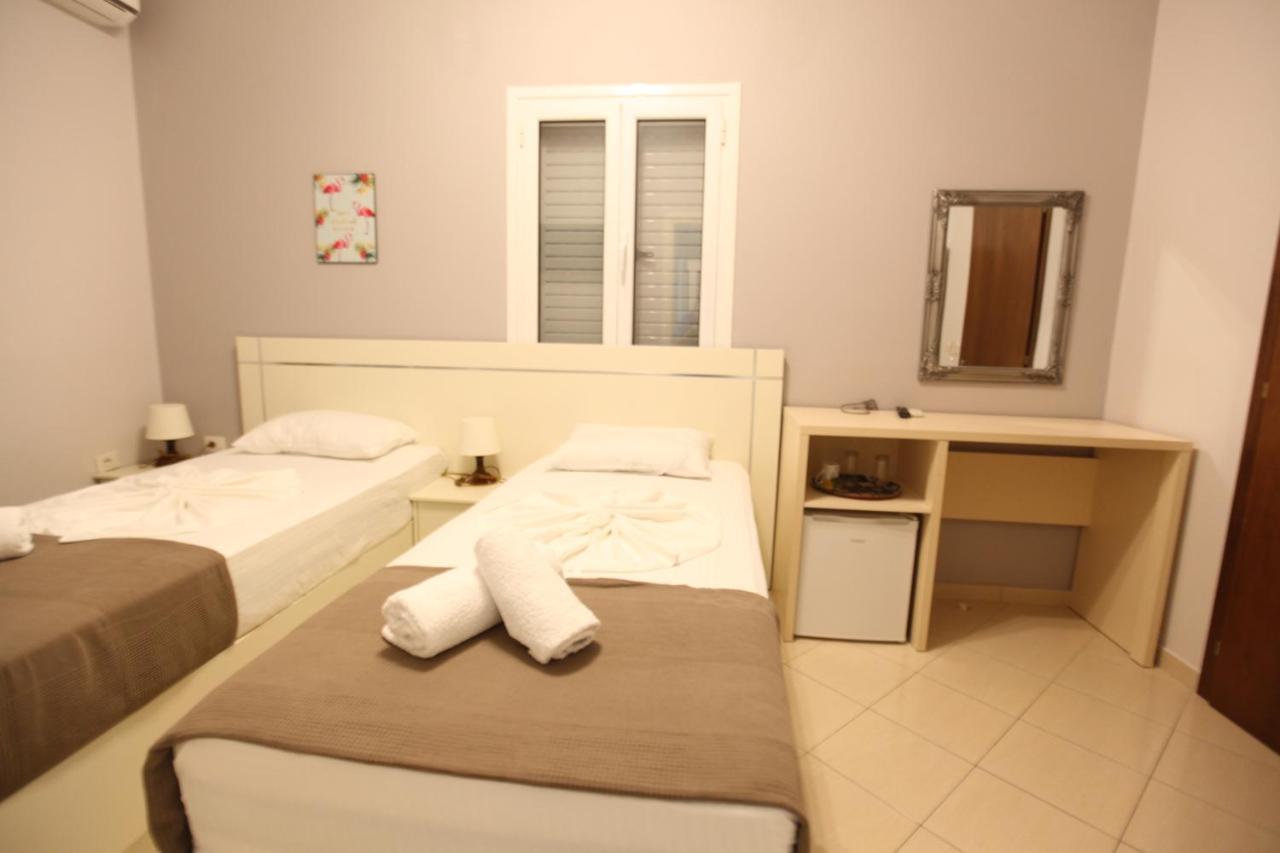 Hotel Prishtina Саранда Екстер'єр фото
