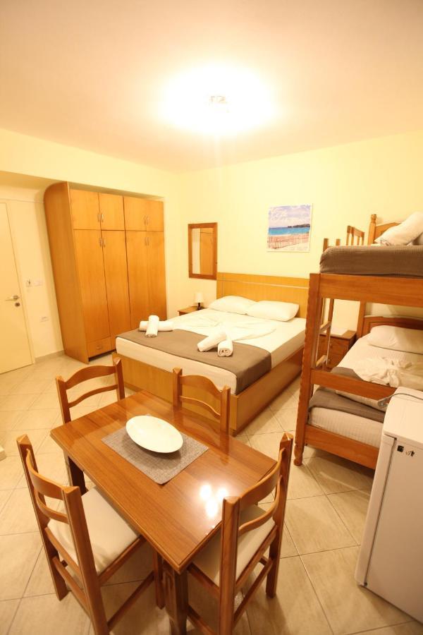 Hotel Prishtina Саранда Екстер'єр фото