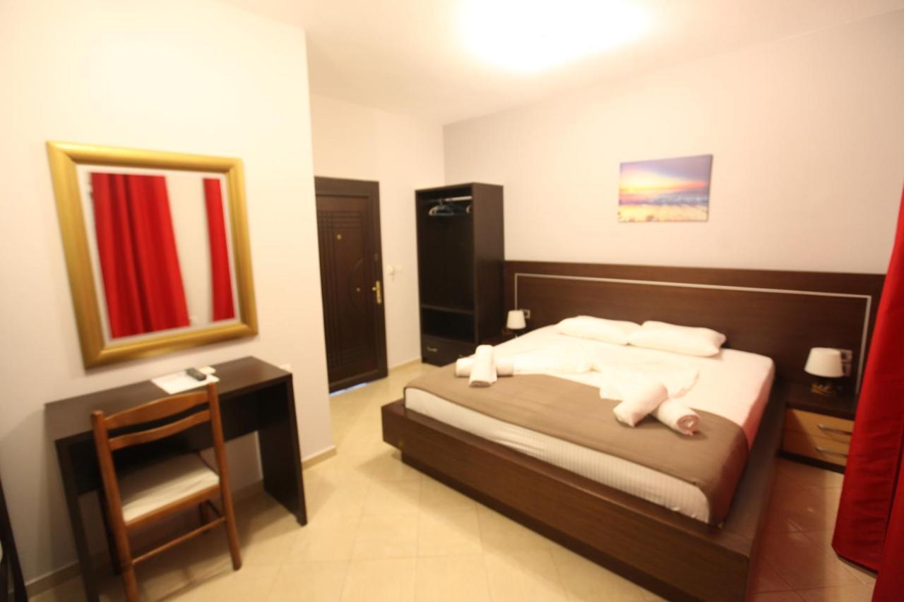 Hotel Prishtina Саранда Екстер'єр фото