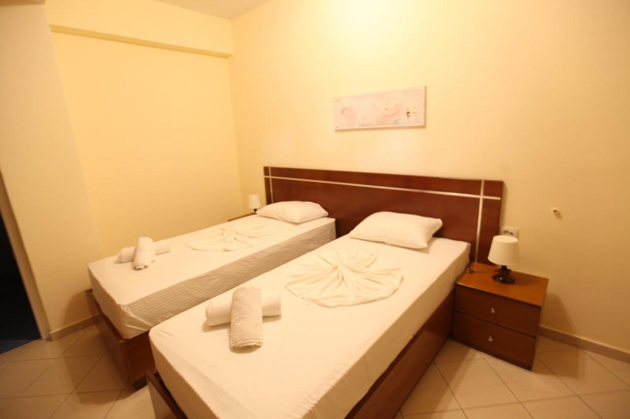 Hotel Prishtina Саранда Екстер'єр фото