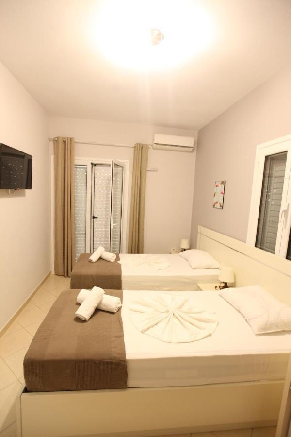 Hotel Prishtina Саранда Екстер'єр фото