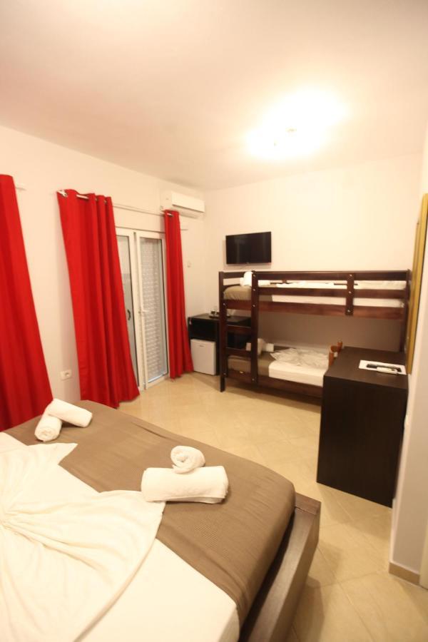 Hotel Prishtina Саранда Екстер'єр фото