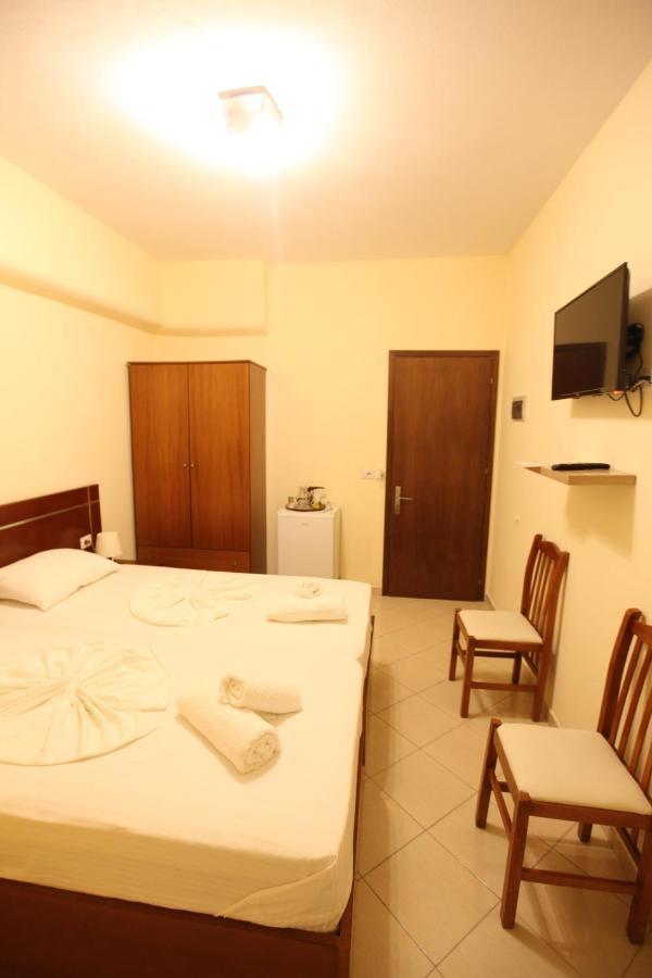 Hotel Prishtina Саранда Екстер'єр фото
