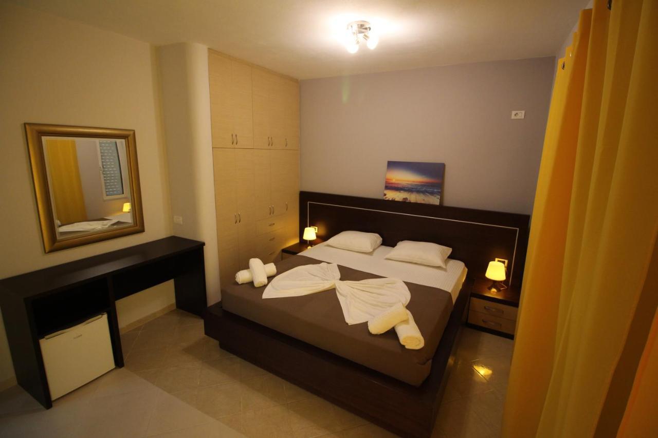 Hotel Prishtina Саранда Екстер'єр фото