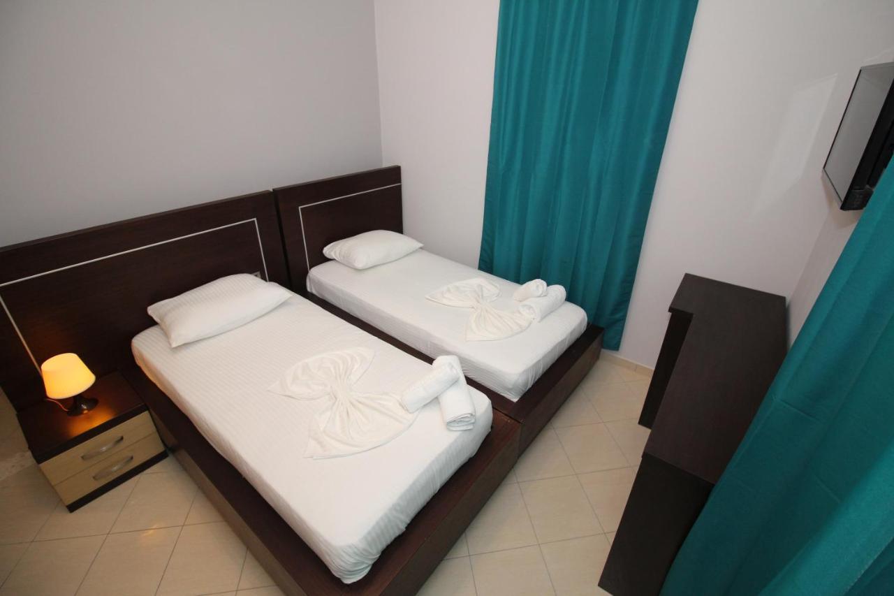 Hotel Prishtina Саранда Екстер'єр фото