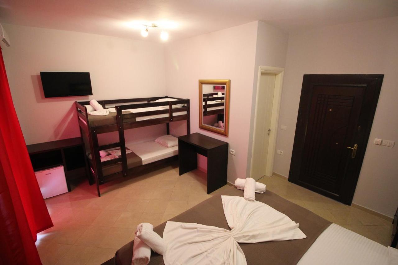 Hotel Prishtina Саранда Екстер'єр фото
