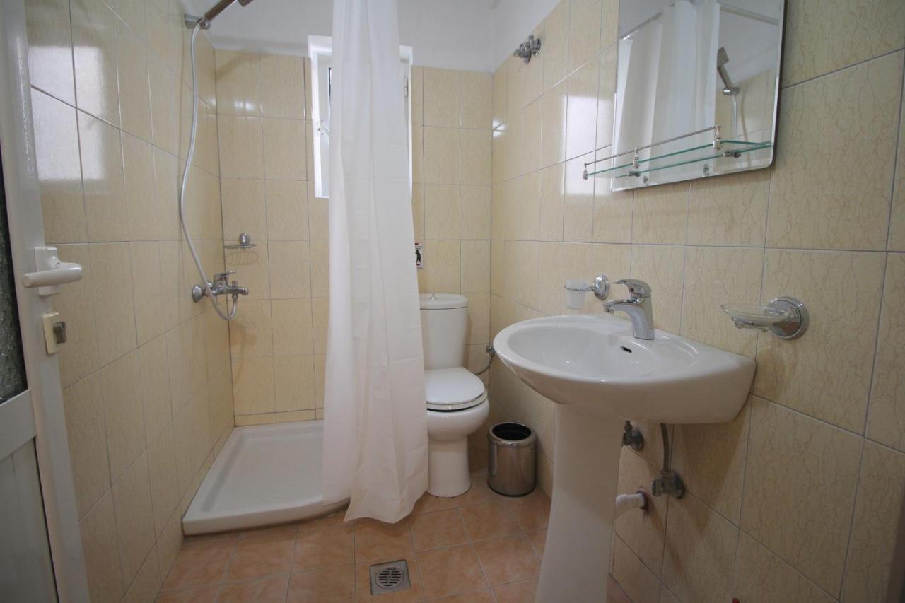 Hotel Prishtina Саранда Екстер'єр фото