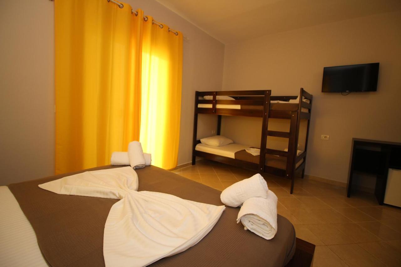 Hotel Prishtina Саранда Екстер'єр фото