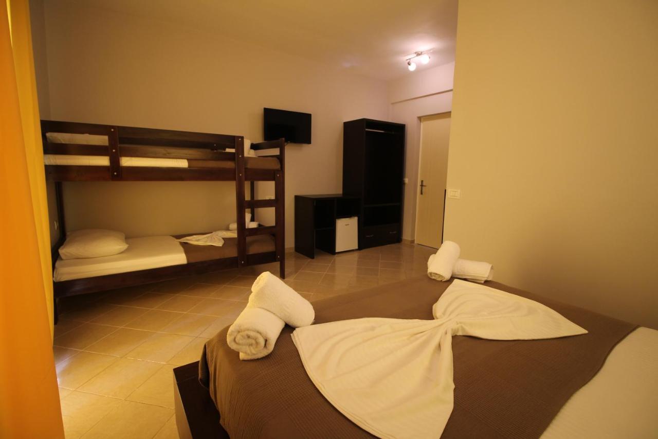 Hotel Prishtina Саранда Екстер'єр фото