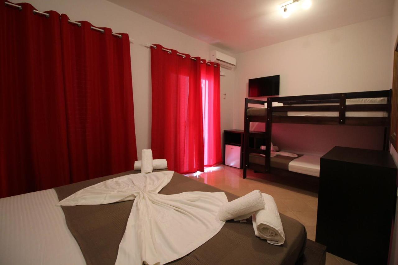 Hotel Prishtina Саранда Екстер'єр фото