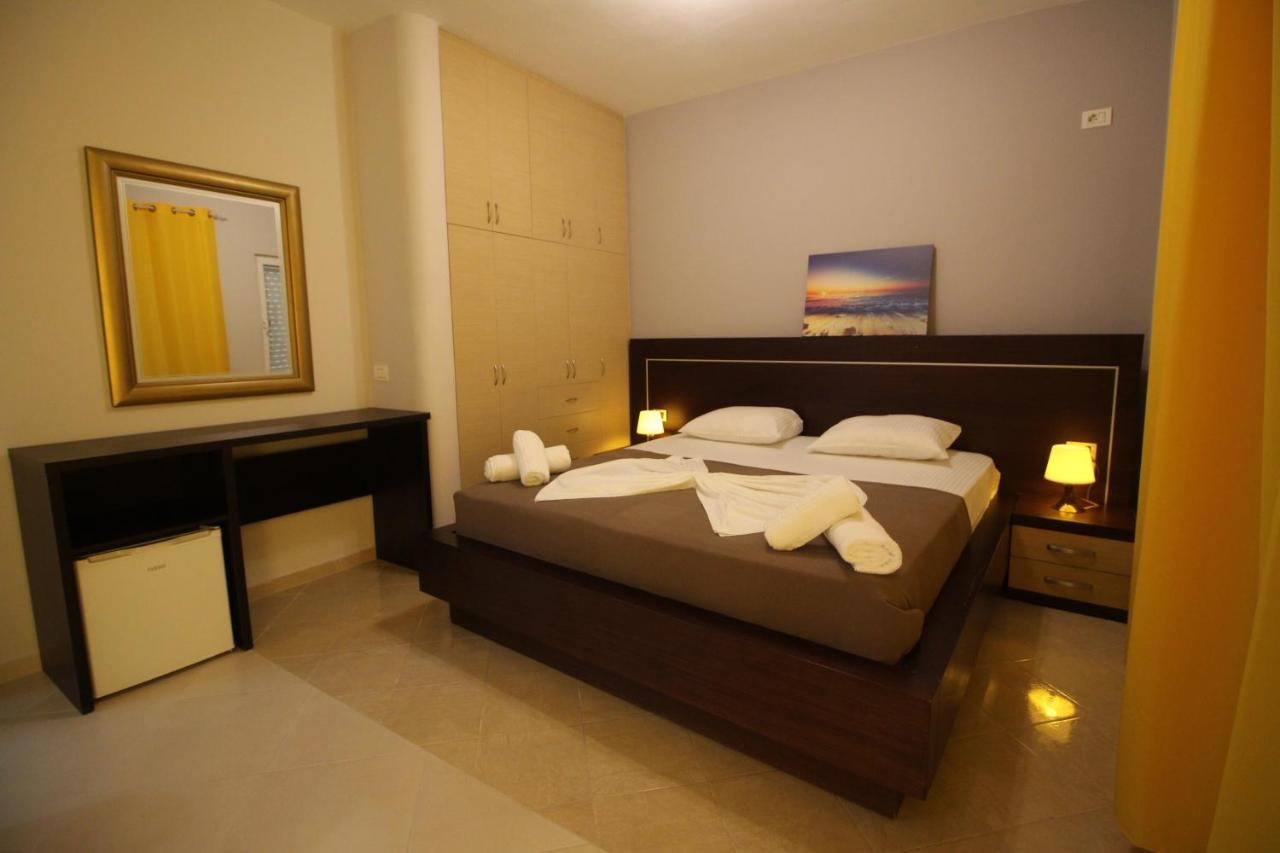 Hotel Prishtina Саранда Екстер'єр фото