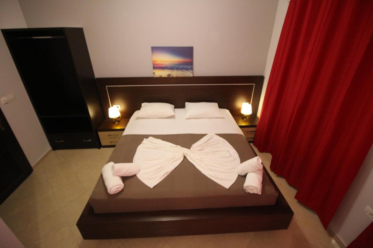 Hotel Prishtina Саранда Екстер'єр фото